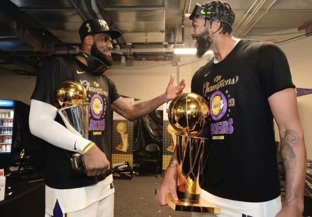 NBA高管:确实有球队对布朗尼感兴趣 他短时间内进步非常明显